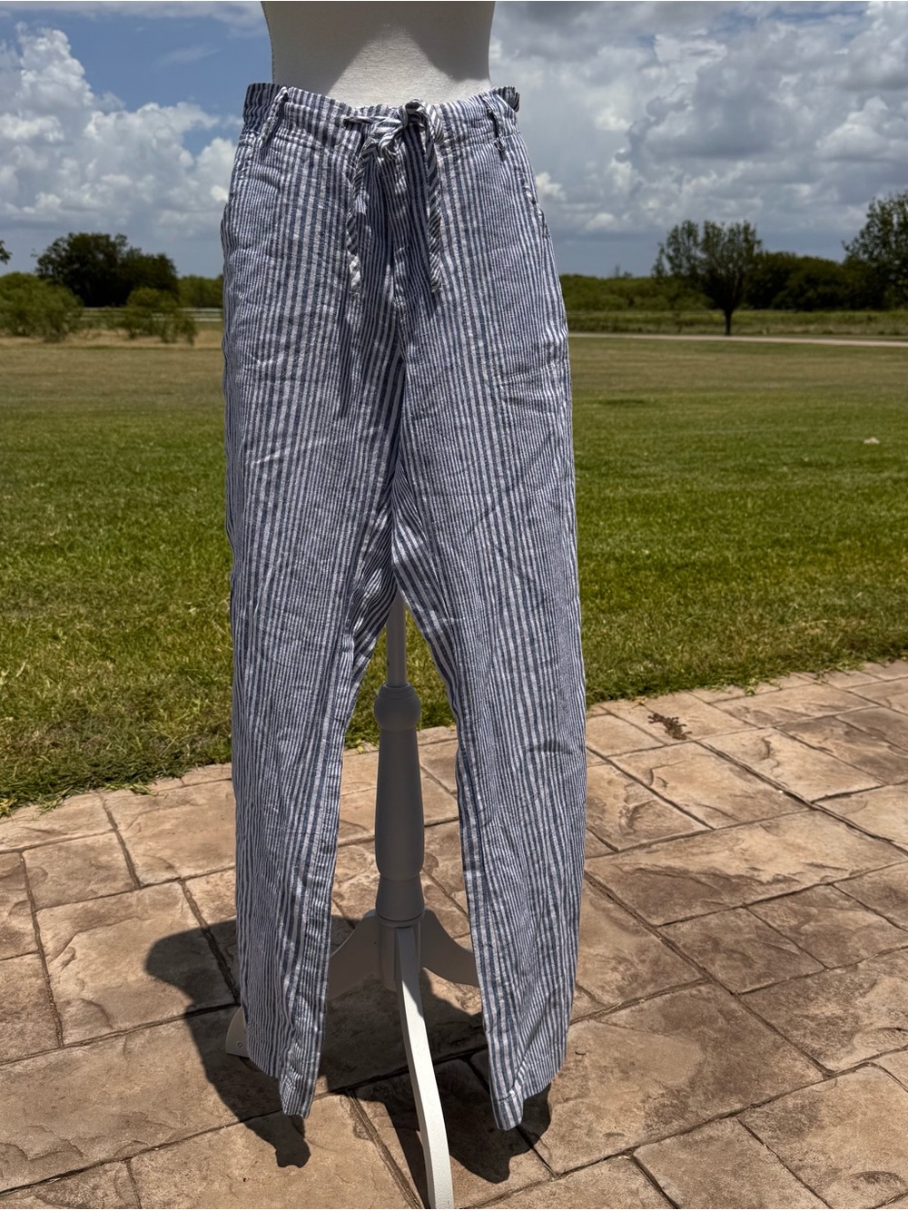 Just Living Blue and White Striped Drawstring Pants; Small; linen blend